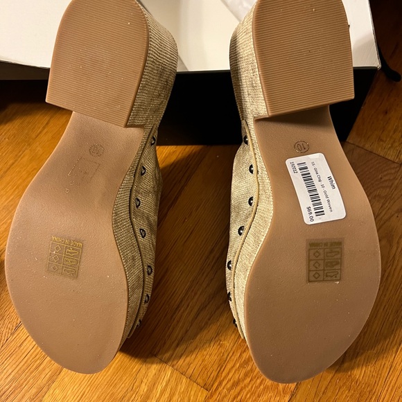 ShuShop Gina Nude Platform Clog Sandal in Gold Woven - Picture 3 of 6